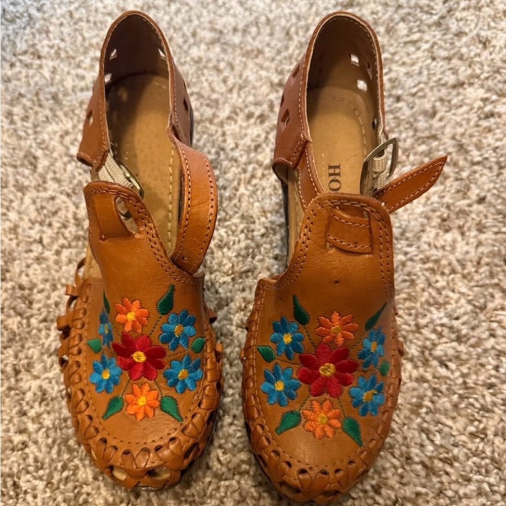 Brown Leather Women's Shoes with Floral Embroidery